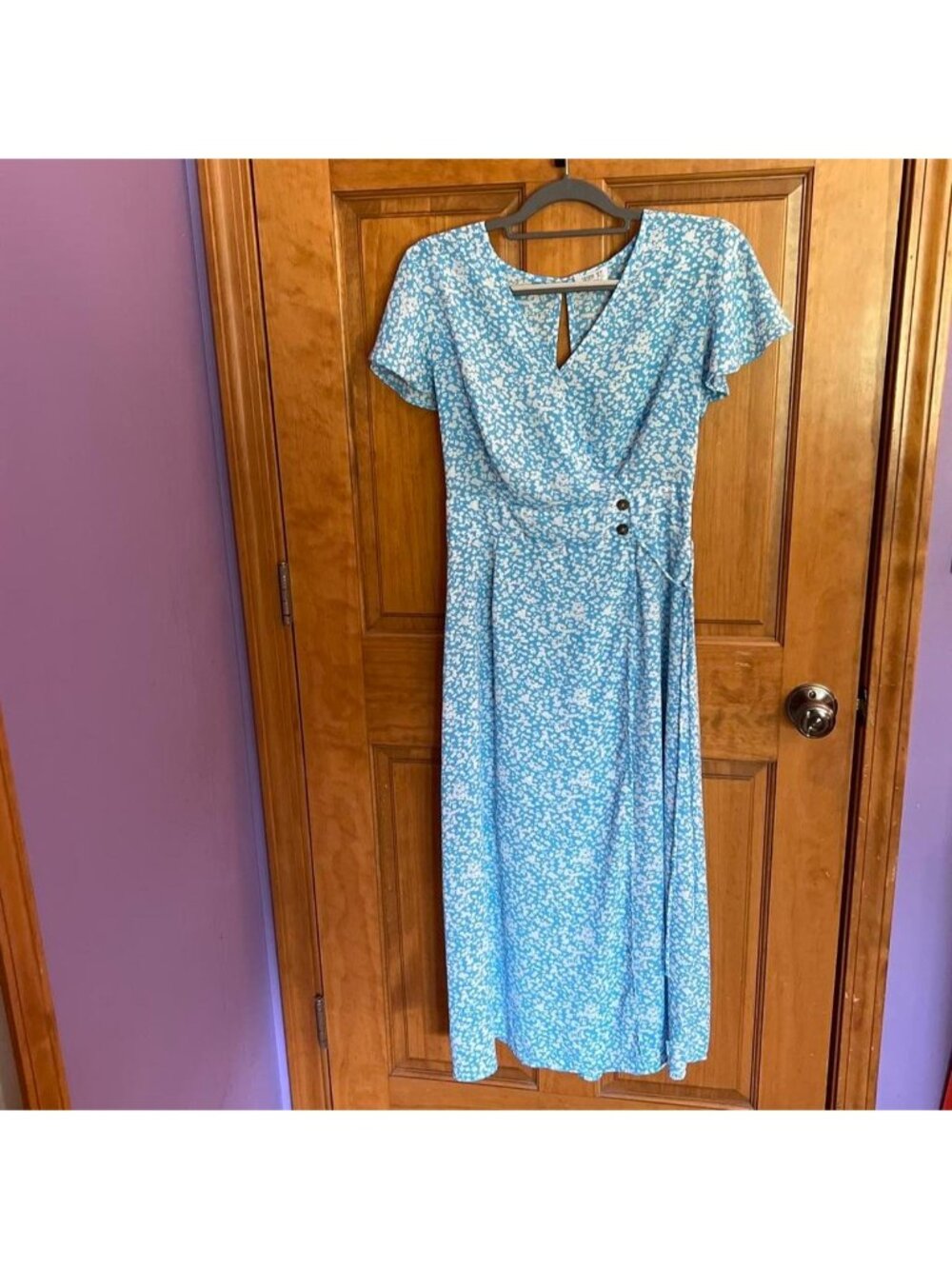 Blue floral midi dress with white floral print #floraldress #midi